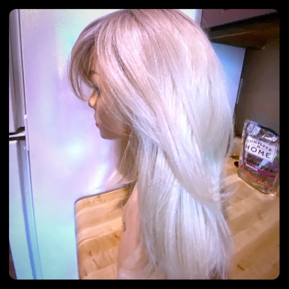 613 blonde synthetic wig 20 in